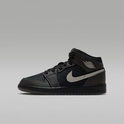Air Jordan 1 Mid Utility Older Kids' Shoes. Nike SE